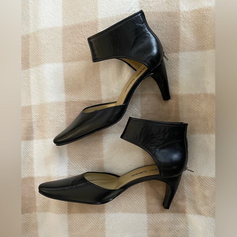 Women's Black Ankle-Strap Pointed-Toe Heels
